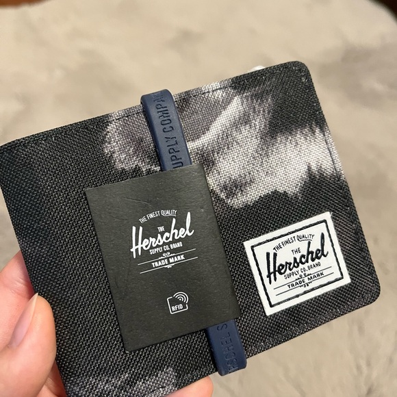 (SOLD) HERSCHEL Roy Wallet Smokey Details - Picture 4 of 4